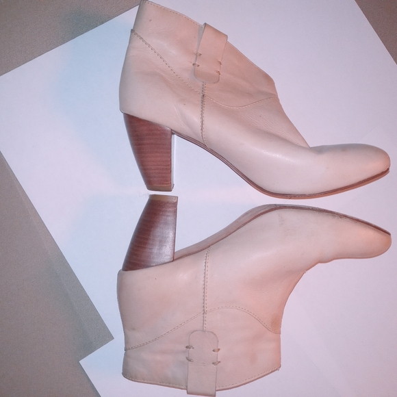 REBECCA MINKOFF women's sz 8.5 VINTAGE CREAM/BEIGE WESTERN STYLE ANKLE - Picture 3 of 10